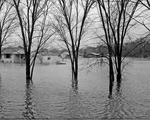 Picture of flooded homes in Libertyville, Illinois.